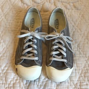 Keen canvas sneakers ( 10 US - 40.5  EU)